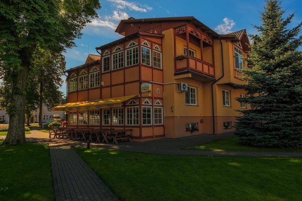 Hotel Vila Flora Juodkrantė Esterno foto